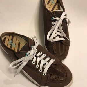 Women’s Akers size 8 in bronze brown color